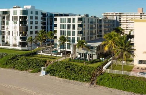 Hillsboro Beach House | Comfort and Convenience! Beachfront Property, Pets Allowed, Onsite Pool
