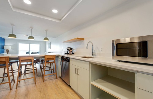 Islamorada Hotel | Comfort and Convenience! Free Onsite Parking, Pets Allowed, Free Breakfast