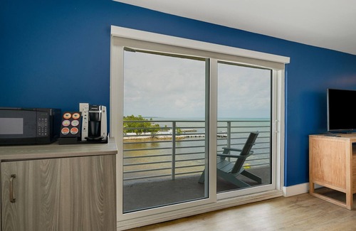 Islamorada Hotel | Comfort and Convenience! Free Onsite Parking, Pets Allowed, Free Breakfast