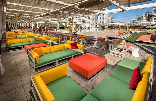 Downtown Las Vegas Hotel | Comfort and Convenience! FREE Parking, Rooftop Pool, Pet-friendly Property!