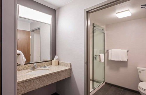 San Ramon Hotel | Comfort and Convenience! Outdoor Pool, Free Parking, Close to Windy Hill Park!