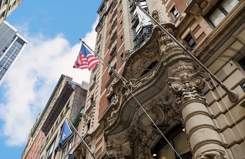 Koreatown Hotel | Comfort and Convenience! 2 Relaxing Units, Short Drive to the Statue of Liberty!