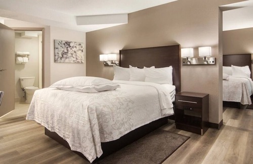 Erie House | Comfort and Convenience! Free Onsite Parking, Pets Allowed