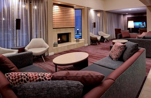 South Kansas City Hotel | Comfort and Location! Free Parking! Near Overland Park Convention Center!