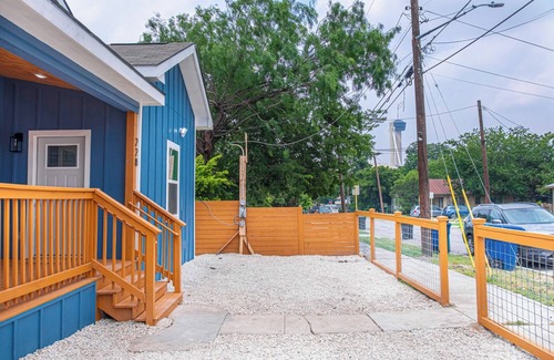 Historic Garderns House | Comfort and Style 4BR/3BA Near Riverwalk and Dtown