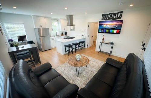 Burbank Apartment | Comfort and Style - Newer 1 Bedroom in Burbank, near Disney, Warner Bros & Hollywood Attractions!