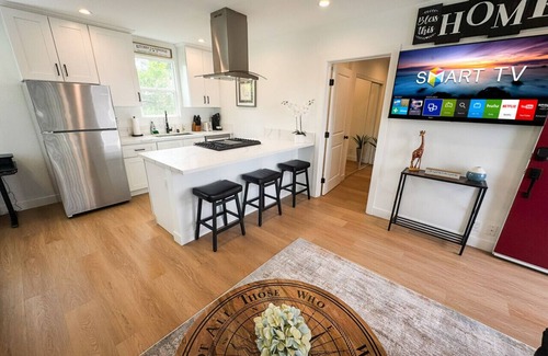 Burbank Apartment | Comfort and Style - Newer 1 Bedroom in Burbank, near Disney, Warner Bros & Hollywood Attractions!