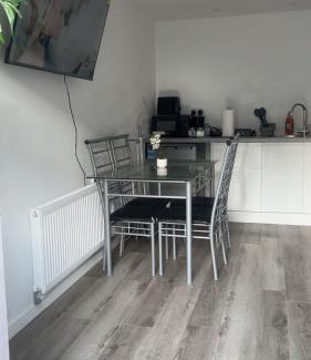 Singlewell Apartment | Comfort Cabin Gravesend