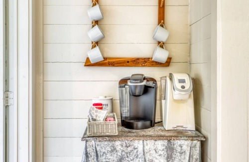 Round Top House | Comfort, Charm, & Countryside Bliss in Round Top!