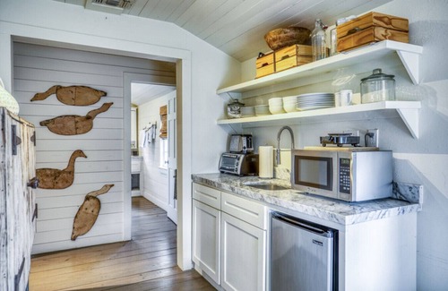 Round Top House | Comfort, Charm, & Countryside Bliss in Round Top!