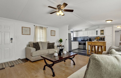 Comfort House | Comfort Charm|Mini Putting Green|Game Room|Grill