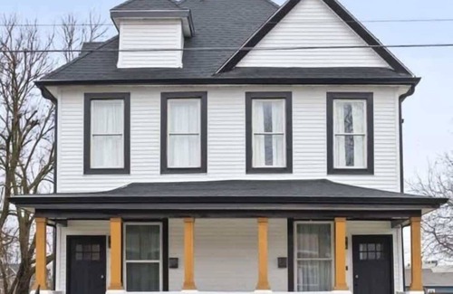 Holy Cross House | Comfort & Convenience in Circle City