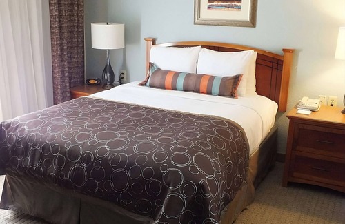 Las Colinas Hotel | Comfort & Convenience! w/Fully-equipped Kitchen, Parking & Gym!