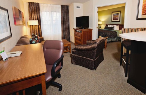 Las Colinas Hotel | Comfort & Convenience! w/Fully-equipped Kitchen, Parking & Gym!