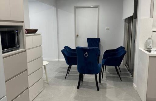 Hinchinbrook Apartment | Comfort, cosy affordable and new relaxing house-3 Bedrooms - 3 queen beds -Excellent place that suitable for everyone