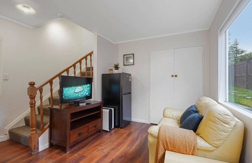 Auckland House | Comfort Cove 1BR with Parking, WI-FI and Netflix