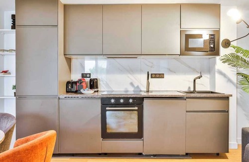 Quartier Saint-Ambroise Apartment | Comfort & Design for 10p - 5min from the Marais !