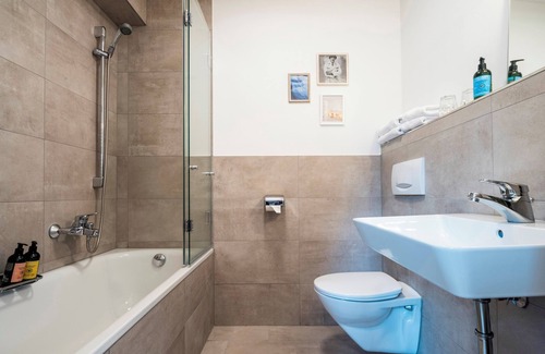 Inzlingen Apartment | Comfort Doppelzimmer mit Dusche und WC