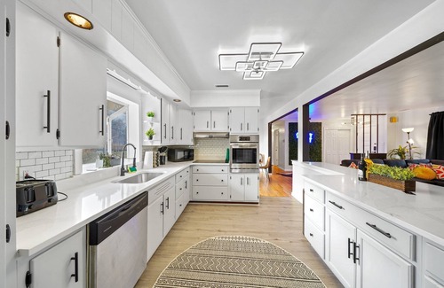 Coatesville House | Comfort, Fun, & charming! - 5BR oasis w/Pool