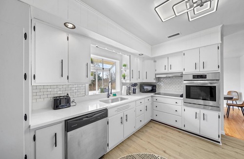 Coatesville House | Comfort, Fun, & charming! - 5BR oasis w/Pool