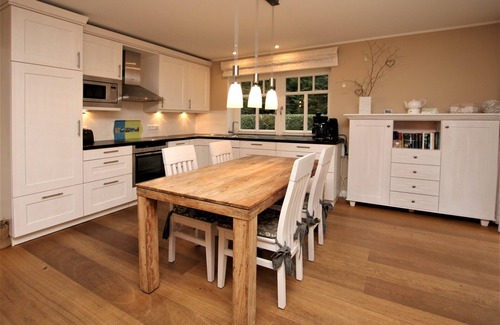 Wyk auf Foehr Apartment | Comfort holiday apartment in Wyk, 4 people, ground floor in a 2-family house, 3 rooms, approx. 84m²