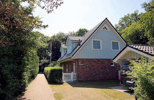 Wyk auf Foehr Apartment | Comfort holiday apartment in Wyk, 4 people, ground floor in a 2-family house, 3 rooms, approx. 84m²