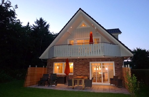 Wyk auf Foehr Apartment | Comfort holiday apartment in Wyk, 4 people, ground floor in a 2-family house, 3 rooms, approx. 84m²