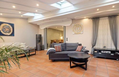 Rhein-Erft-Kreis District House | Comfort in Hürth with pool and fireplace