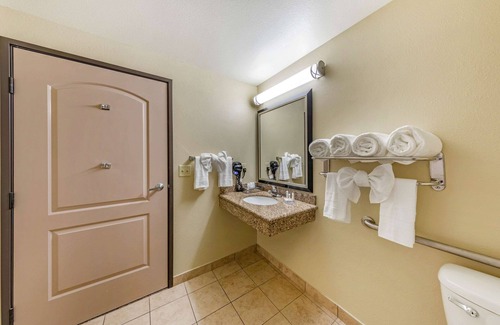 Colton Hotel | Comfort Inn And Suites Colton