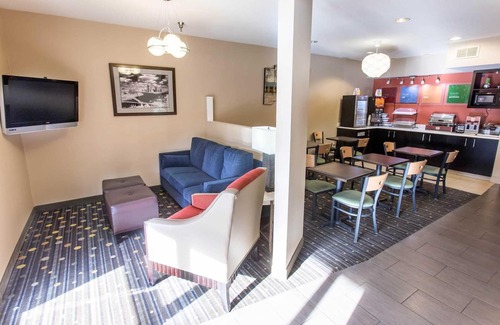 South Hills Hotel | Comfort Inn Pittsburgh Crafton