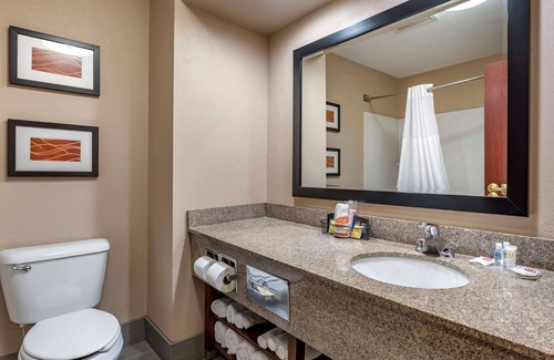 Greendale Hotel | Comfort Inn & Suites Lawrenceburg