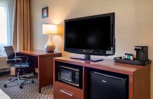 Napoleon Hotel | Comfort Inn & Suites Napoleon