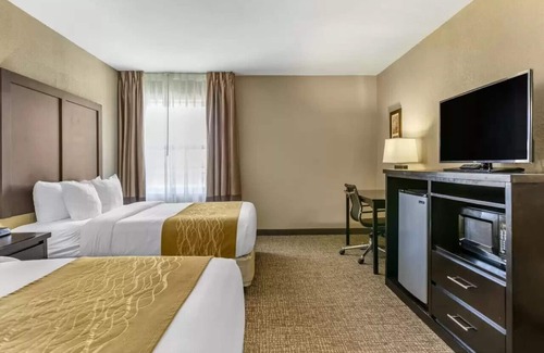 Allen Park Hotel | Comfort Inn & Suites