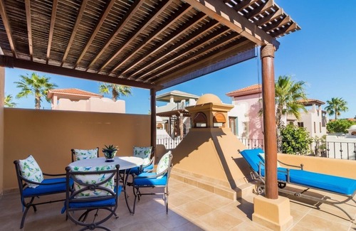 Loreto House | Comfort & inspiration in Loreto Bay. Beach, pool, cafes & beauty in few steps!