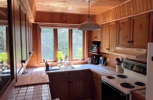 Saint-Aime-du-Lac-des-Iles Ski Chalet | Comfort & Lake Access | Au Pic du Lac