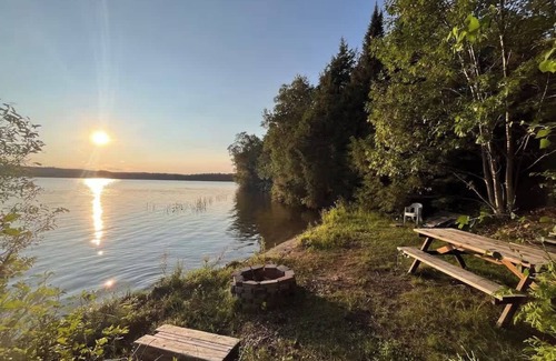 Saint-Aime-du-Lac-des-Iles Ski Chalet | Comfort & Lake Access | Au Pic du Lac