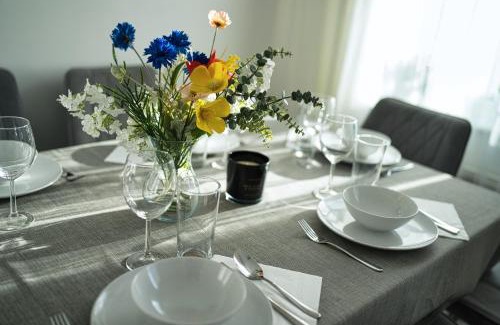 Market Harborough Apartment | Comfort Lettings - 4 bedroom, 8 Beds & 2 Free Parking, Garden, Family and Workers Friendly