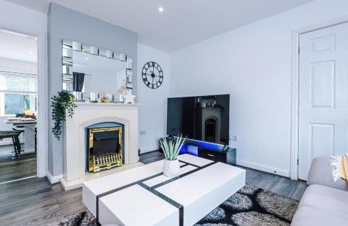 Blacon House | Comfort Place - 3 Bedroom House in Chester - Sleeps 6