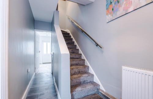 Blacon House | Comfort Place - 3 Bedroom House in Chester - Sleeps 6