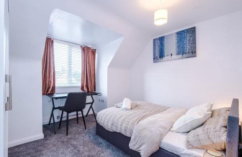 Blacon House | Comfort Place - 3 Bedroom House in Chester - Sleeps 6