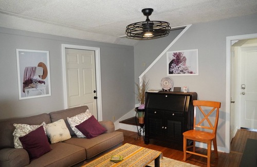 State College House | Comfort & Proximity to Downtown and Penn State (STR22-00040)
