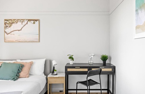 Hurstville House | Comfort Queen Room - Private - Prime Spot - Shared Bathroom