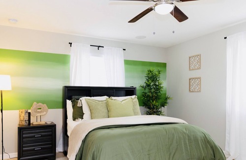 Orlando House | Comfort - Relaxation - Queen Beds - Snack Bars