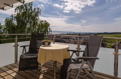 Hagnau Apartment | Comfort Room with Side Lake View, Balcony and Wi-Fi
