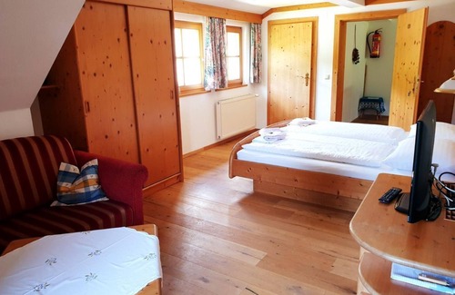 Goeriach Bed & Breakfast | Comfort Room Wildkirsche - Gasthof Lacknerhof