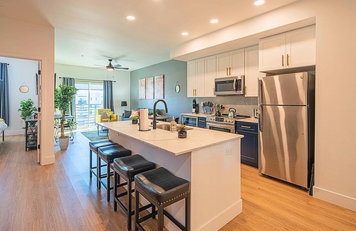Desert View Village Condo | Comfort Stay Near Mayo + Chauncey Ranch ⟫ Parking
