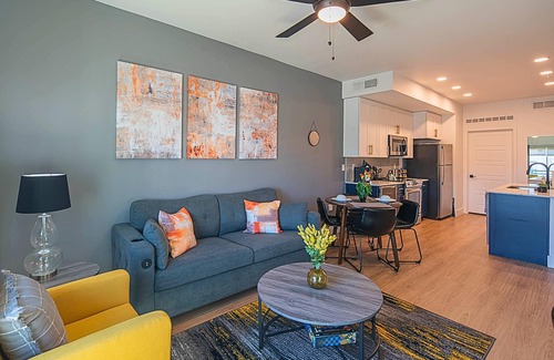 Desert View Village Condo | Comfort Stay Near Mayo + Chauncey Ranch ⟫ Parking