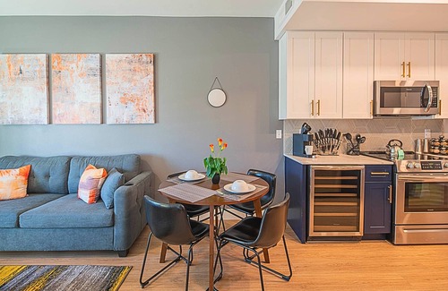 Desert View Village Condo | Comfort Stay Near Mayo + Chauncey Ranch ⟫ Parking