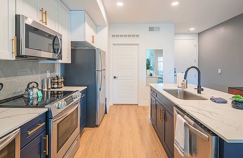 Desert View Village Condo | Comfort Stay Near Mayo + Chauncey Ranch ⟫ Parking