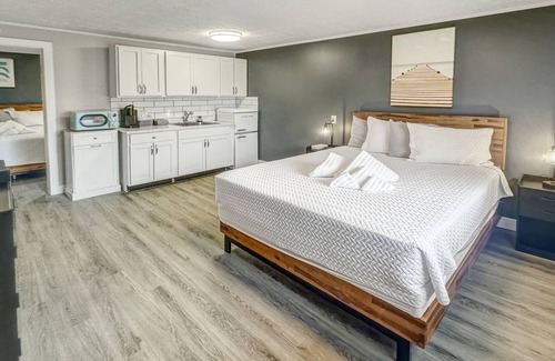 Carolina Beach Hotel | Comfort Suite Hotel- 2 Pools, Near Beach/Boardwalk, No Pets Allowed